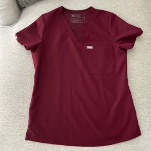 FIGS Catarina Vneck Scrub top in Burgundy XS